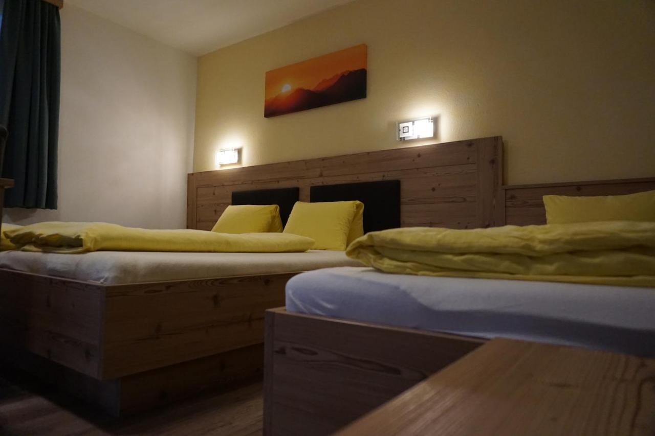 Pension Klampferer Neustift im Stubaital Esterno foto